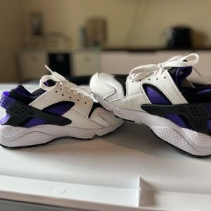 Nike air huarache in purple punch